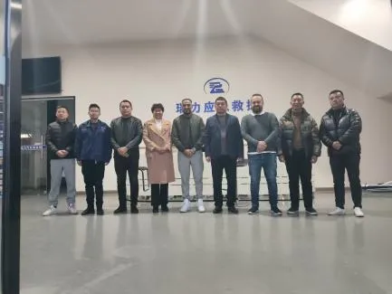 Peruvian customers come to inspect the refrigerated truck